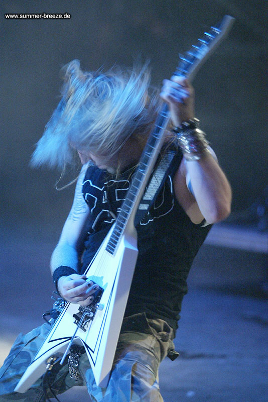 Bild eines Mitglieds der Band Children Of Bodom beim Live-Auftritt.